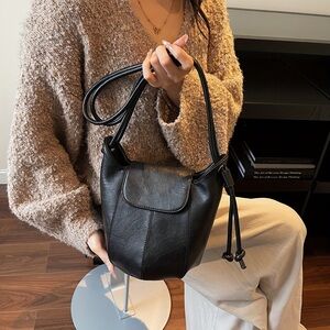 Elegant Black Leather Shoulder Bag